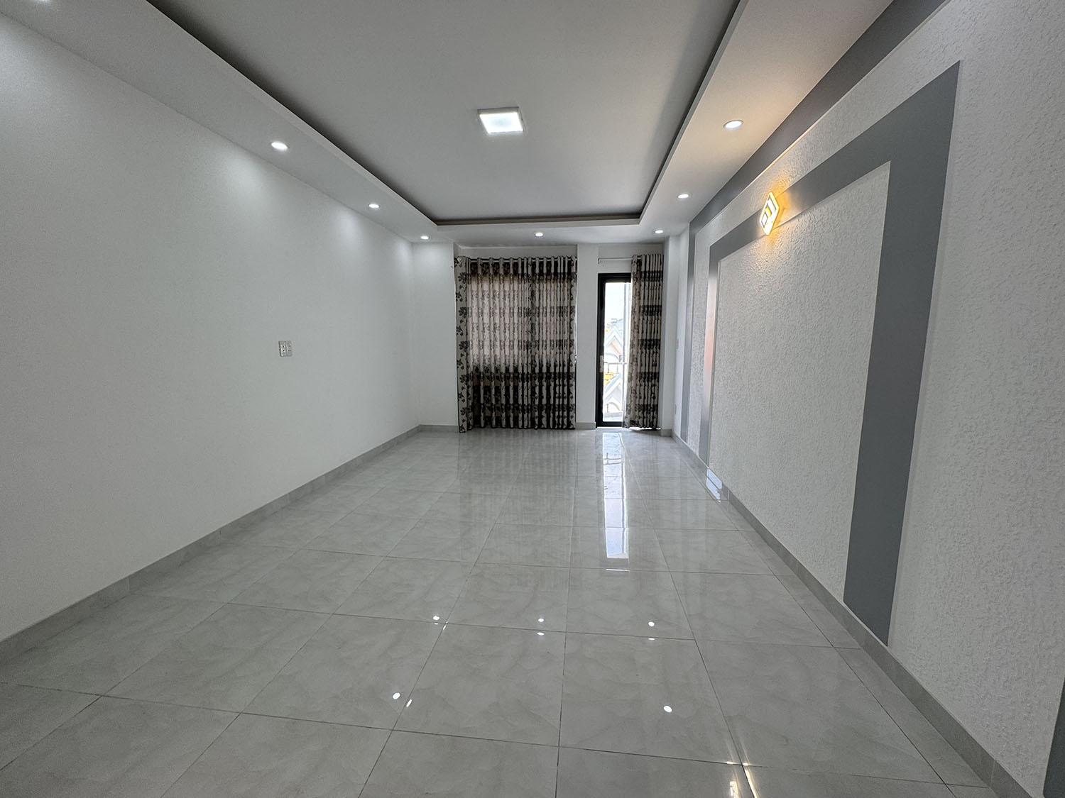Nhà phố Trệt,3 lầu, sân thượng, mới 100%, 4 phòng ngủ, hẻm xe hơi đổ cửa khu VIP Nguyễn Thượng Hiền
